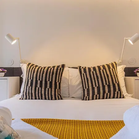 Lovelystay - The Blue Pool House Appartement