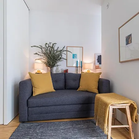 Lovelystay - The Blue Pool House Apartment Lisbon