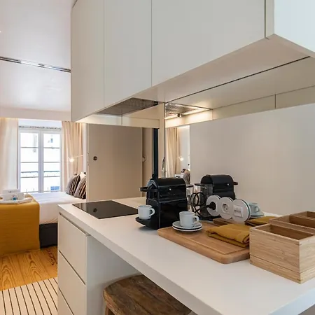 Lovelystay - The Blue Pool House Lisbon