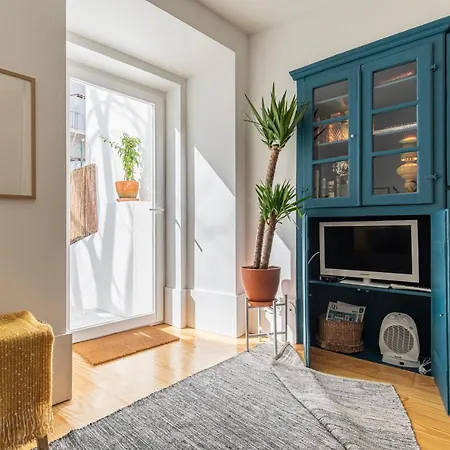 Lovelystay - The Blue Pool House Apartment