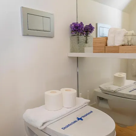 Lovelystay - The Blue Pool House Apartment *