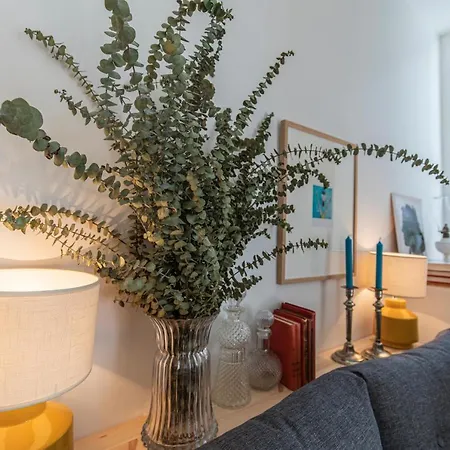 Lovelystay - The Blue Pool House *