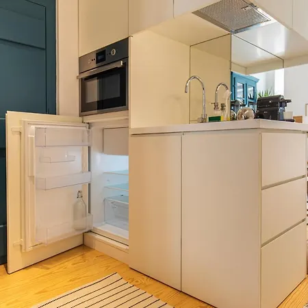 Lovelystay - The Blue Pool House * Lisbon