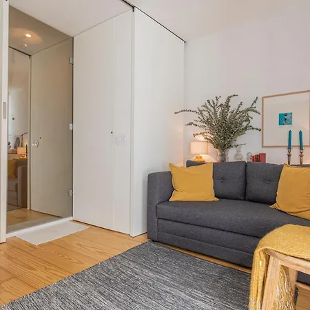 Lovelystay - The Blue Pool House Lisbon