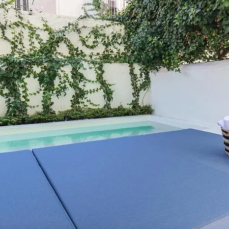 Lovelystay - The Blue Pool House